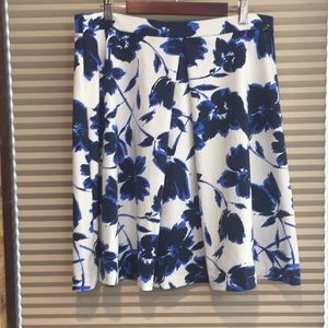 Very Comfortable skirt! NWOT